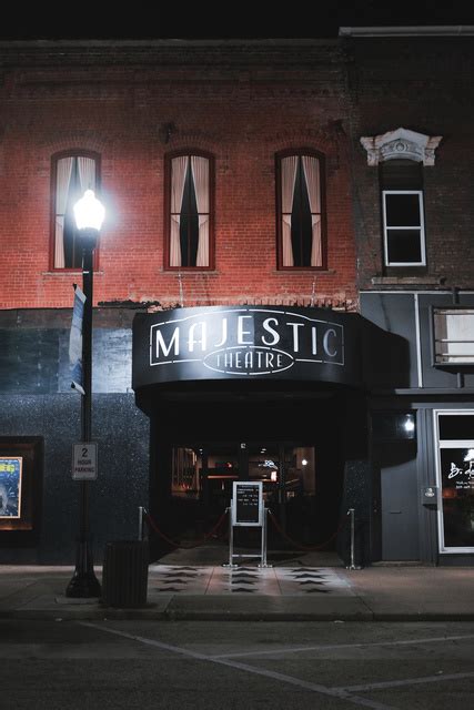 Majestic Theatre in Canton, IL - Cinema Treasures