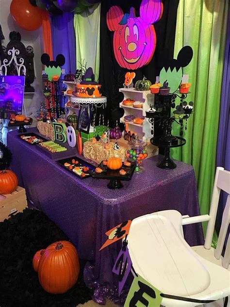 One side of the room decorated in mickey mouse mural, other side of shared bedroom decorated in minnie mouse. Mickey Mouse Birthday Party Ideas | Birthday halloween ...