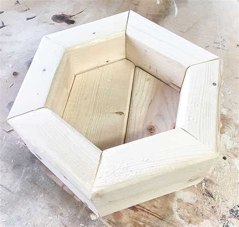 Apr 10, 2017 · the way a diy 2 x 4 jack works is through the simple manipulation of leverage, as the essential craftsman explains. How to make a DIY hexagon planter out of 2x4 scrap wood ...