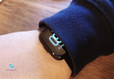 Mobile-review.com Обзор умных часов для фитнеса – FitBit Versa