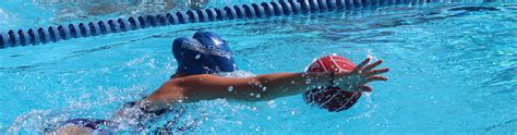 1:4 teacher to student ratio's help students learn easier. water-polo-2 - Menlo Swim & Sport