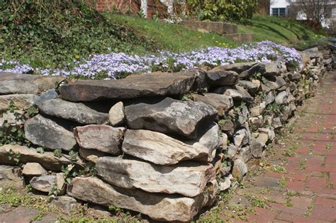 Building Stone Retaining Walls In 16 Easy Steps