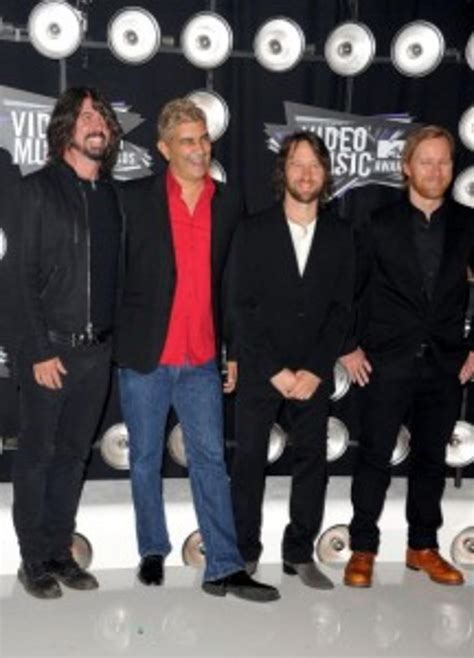 Foo Fighters Drop Trousers And Bare Asses In ‘hot Buns’ [video]