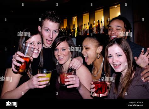 Very Drunk Girls Fotos Und Bildmaterial In Hoher Auflösung Alamy