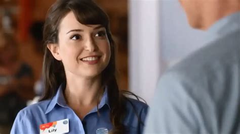 Milana Vayntrub Is Lily The Girl In The At T Commercial Auralcrave