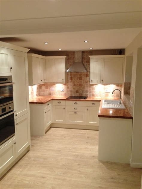 Cream kitchen cabinets with dark floors. ivory kitchen cabinets with dark floors | Kitchen design ...