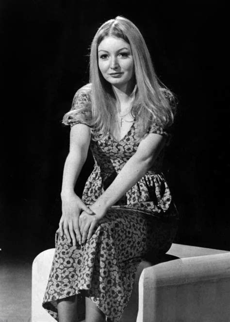Mary Hopkin Singer Young And Beautiful Blonde Women
