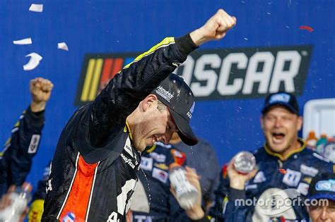 Последние твиты от nascar (@nascar). Bowman trava duelo insano com Larson e vence pela primeira ...