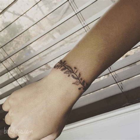 70 Tatuajes De Pulseras En La Muñeca Muy Finos Para Chicas Belagoria