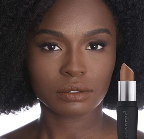 The lipstick colors that generally look cool on dark lips are copper brown, red, chocolate brown, rose pink, taupe, bronze, magenta, fuchsia, peach, nude, purple. These are three nude lipstick shades perfect for darker ...