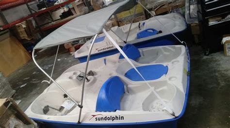 It facilitates adjustable backrests that can be adjusted according to desired positions and furnish the right position. Sun Dolphin 5-Person Sun Slider Pedal Boat with Canopy ...