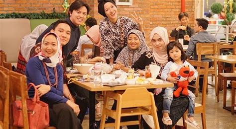 J&t express hotline and email phone : 12 Tempat Berbuka Puasa di Kuningan Jakarta Selatan Yang ...