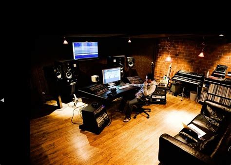 @kaskade making beats in his studio. | Music studio room, Podcast ...