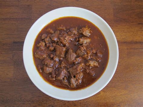 Crumble the oregano over the meat and pour in 1 1/2 cans of the broth. Kitchen Sink Diaries: Texas Red Chili