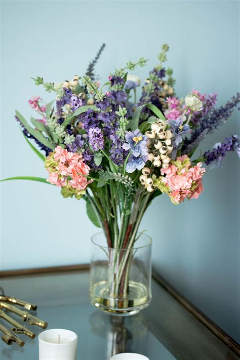Mixed Floral Arrangement In Glass Vase Hydrangea Arrangements Flower