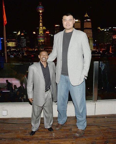 Former Nba Players Yao Ming And Muggsy Bogues Height