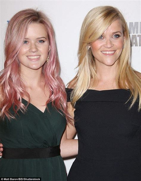 Chic Ava Phillippe Enjoys Day Out With Her Mum Reese Witherspoon