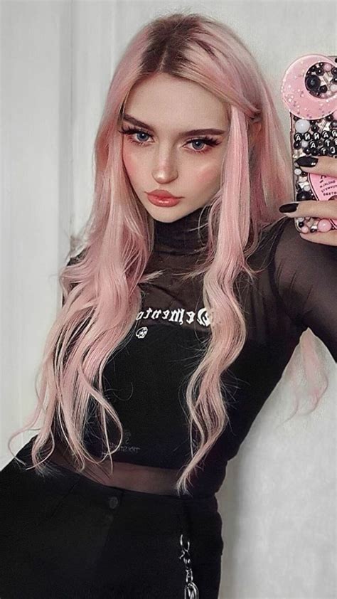 Милая девушка Симпатичная девушка Розовые волосы Фото на аву