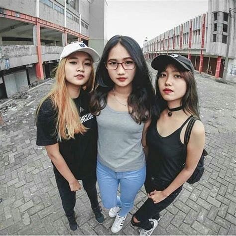 Kanye west mengunggah fotonya mengenakan kalung rantai emas yang bertuliskan nama keempat anaknya, yakni north, chicago, saint, dan psalm. Foto Foto Anak Hits Kekinian - gaya foto