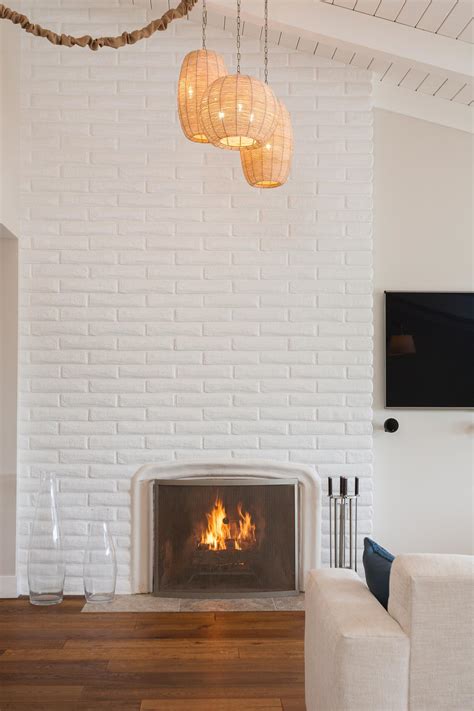 15 Gorgeous Painted Brick Fireplaces Hgtvs Decorating