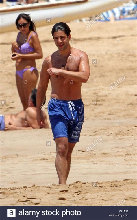 Actor josh peck was spotted while vacationing in hawaii. Josh Peck Shirtless / Efron's shirt gets ripped off at MTV ...