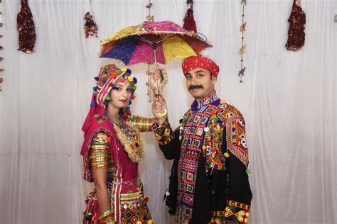 Traditional Dress of Gujarat For Men & Women - Lifestyle Fun