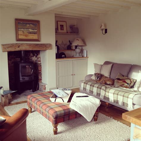 Small Cottage Living Room Decorating Ideas – Designfup