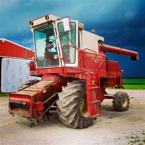 Ih 915 Combine International Tractors International Harvester Farm