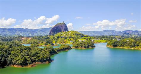 It's located in antioquia in the central part of colombia, surrounded. Ab Medellin: Guatapé-Tagestour mit Piedra del Peñol ...