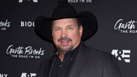 Official garth brooks twitter | twuko. Garth Brooks Will Host Concerts at 300 Drive-In Theaters ...
