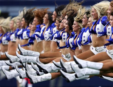 Look Cowboys Cheerleader Going Viral Before Kickoff Sunday The Spun