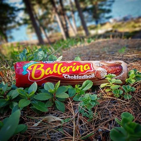 I'm spinning like a ballerina. Ballerina chokladboll - Im amazed that they made it taste ...