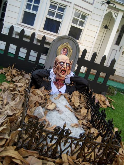 Find festive halloween décor for your home or yard. 25 Halloween Decorations to Make at Home - Decoration Love
