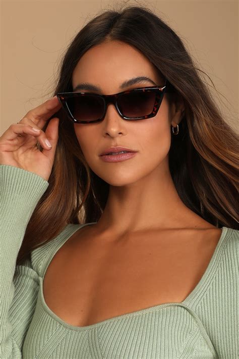 brown sunglasses tortoise sunglasses cat eye sunglasses lulus