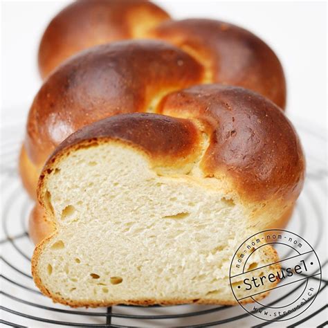 Bitte keine glasur oder sonstige andere geschmäcker mit dem kuchen vermischen. Laktosefreier Sonntagszopf aus Dinkelmehl - Rezept von ...