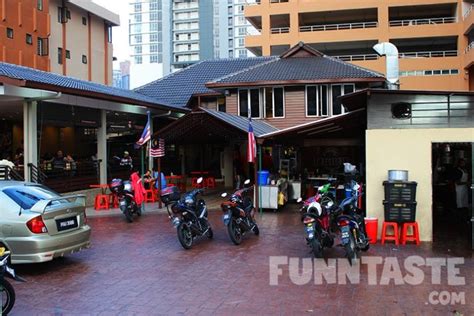 Nasi kandar line clear, one of penang's most famous indian muslim restaurants, is not in the clear with the penang municipal council (mppp) over a licensing problem. Food Review: Line Clear Nasi Kandar Restaurant @ Kampung ...