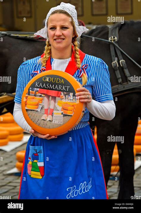 dutch cheese girl banque d image et photos alamy
