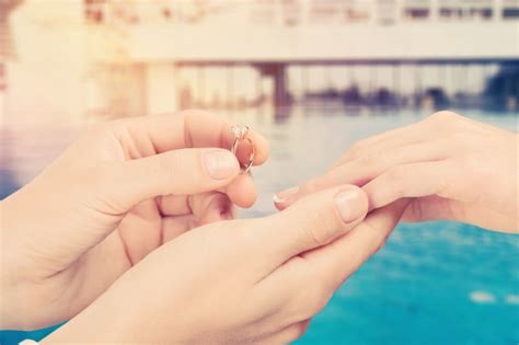 Max loong hat sich verlobt. Verlobung - Willst Du mich heiraten? Wir beantworten alle ...