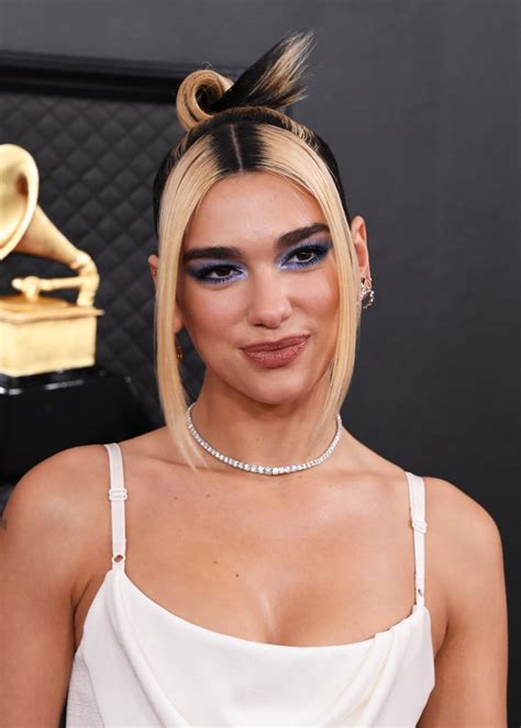 Dua Lipas Sky Blue Eye Shadow At The 2020 Grammys The Most Daring