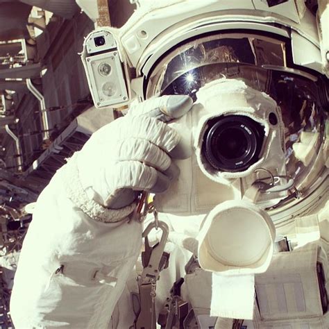 Astronaut Chris Cassidy Astronauts Take The Coolest Selfies From Outer Space Pictures Cbs News