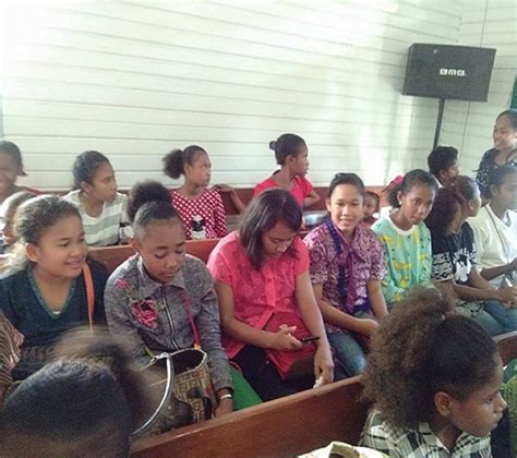 Mereka tidak memiliki kain linen bagus bersulam untuk. Liturgi Ibadah Natal Anak Sekolah Minggu Gki Di Papua ...