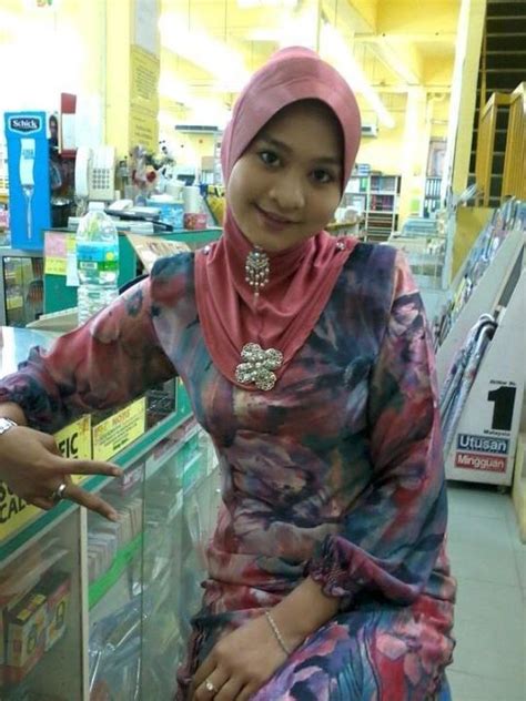 Awek Baju Kurung Satin Lowyat