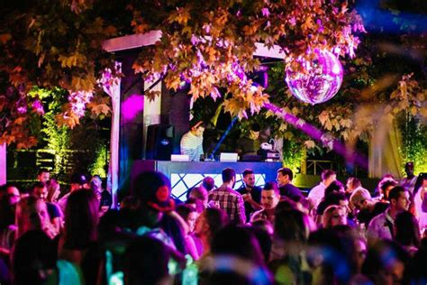 Die clubszene ist legendär, die bars sind stets gefüllt und die serben leben jeden tag wie ihren letzten. Belgrade nightlife - Get Belgrade nightlife Restaurant ...