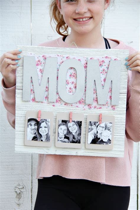 Some of these diy mother's day gift ideas can be done last minute while others will take a little preparation in advance. Creative Mother's Day Gift - DIY Pallet Picture Frame