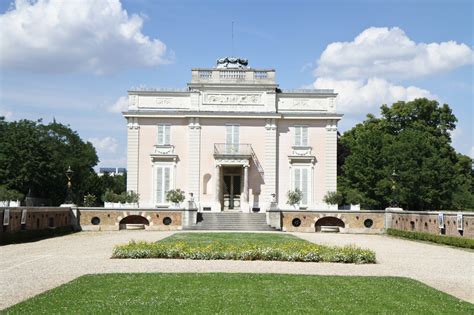 En poursuivant votre navigation sur ce site, vous acceptez l'utilisation de cookies. Paris Day Trip: Château de Bagatelle | WORLD OF WANDERLUST