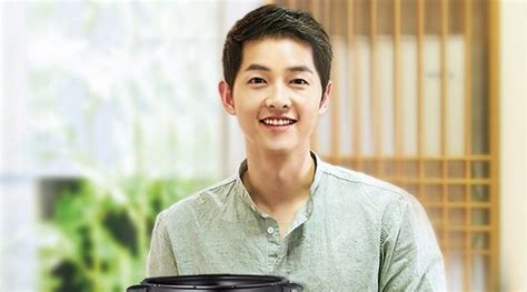 Harga murah, design exclusive dan elegant. Cieee, Joong Ki Pamer Cincin Nikah Saat ke Hong Kong Untuk MAMA