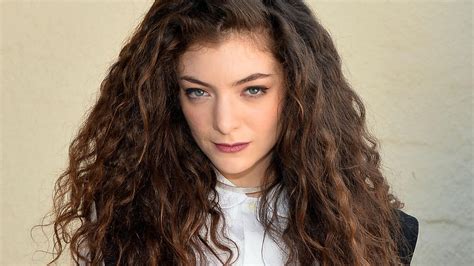 lorde see how lorde s beauty look has evolved teen vogue lorde said primal scream were the