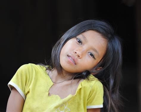 khamu girl mit gelbem shirt foto and bild world menschen kinder bilder auf fotocommunity