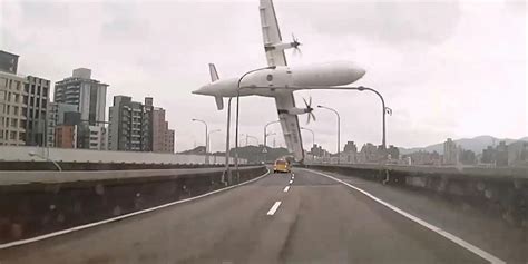 Dashcam Footage Captures Deadly Transasia Plane Crash In Taiwan The