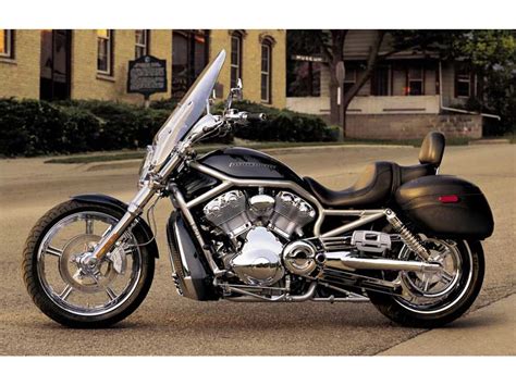 It's a beautiful set of pipes that deliver performance and a satisfying, signature sound. 2006 Harley-Davidson VRSCA V Rod Review - Top Speed